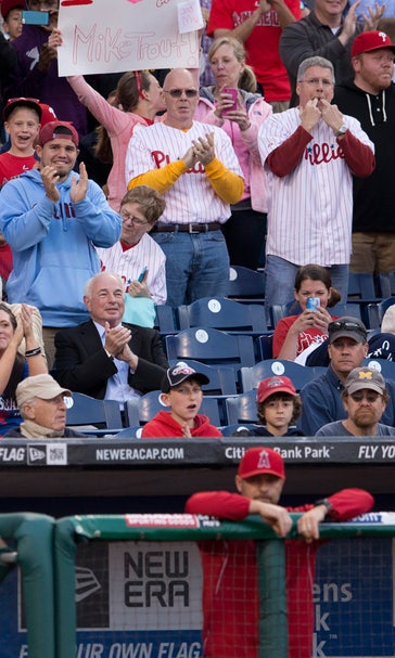 Thousands turn out for Trout's winning homecoming
